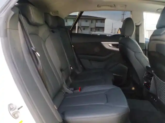 アウディ Ｑ８ 55TFSIクワトロ デビューPKG ラグジュアリ 岩手県 2019(令1)年 3.2万km グレイシアホワイトメタリック ・スマートキー/・プッシュスタート/・黒革シート/・前席パワーシート/・前席シートヒーター＆エアシート/・インテジェントコースティング/・Audiプレセンス/・アダプティブドライブアシスト/・レーンキープ/・パーキングエイド/・サンルーフ/・Bang&Olufsen/・純正メモリナビ/　【Bluetooth・USB】/・フルセグTV/・バック＆サイド＆フロントカメラ/・ETC2.0/・ドライブレコーダー(前後録画)/・GPSレーダー(ZERO808LV)/・社外21インチアルミ/・パワーバックドア/・LEDヘッドランプ/・純正ラバーマット