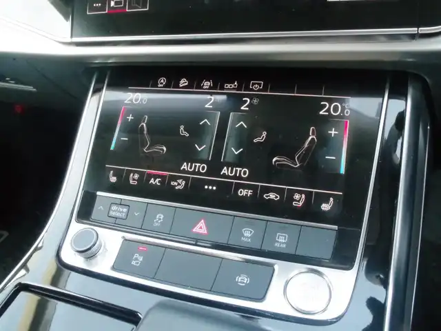 アウディ Ｑ８ 55TFSIクワトロ デビューPKG ラグジュアリ 岩手県 2019(令1)年 3.2万km グレイシアホワイトメタリック ・スマートキー/・プッシュスタート/・黒革シート/・前席パワーシート/・前席シートヒーター＆エアシート/・インテジェントコースティング/・Audiプレセンス/・アダプティブドライブアシスト/・レーンキープ/・パーキングエイド/・サンルーフ/・Bang&Olufsen/・純正メモリナビ/　【Bluetooth・USB】/・フルセグTV/・バック＆サイド＆フロントカメラ/・ETC2.0/・ドライブレコーダー(前後録画)/・GPSレーダー(ZERO808LV)/・社外21インチアルミ/・パワーバックドア/・LEDヘッドランプ/・純正ラバーマット