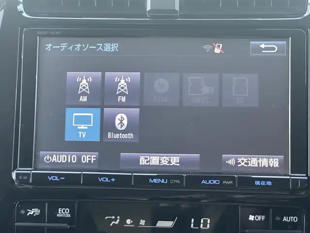トヨタ プリウス A プレミアム　ツーリングセレ 岡山県 2016(平28)年 7万km ホワイトパールクリスタルシャイン 登録時走行距離69742km/純正9インチナビ/フルセグTV/（AM.FM.TV.BT.SD.DVD.CD）/バックカメラ/レーダークルーズコントロール/パーキングアシスト/プリクラッシュセーフティ/横滑り防止装置/レーンキープアシスト/ビルドインETC/クリアランスソナー/ブラインドスポットモニター/オートマチックハイビーム/オートライト/LEDヘッドライト/D席パワーシート/アイドリングストップ/シートヒーター/黒レザーシート/純正フロアマット/純正17インチAW