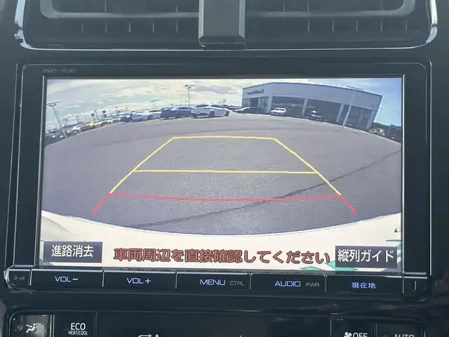 トヨタ プリウス A プレミアム　ツーリングセレ 岡山県 2016(平28)年 7万km ホワイトパールクリスタルシャイン 登録時走行距離69742km/純正9インチナビ/フルセグTV/（AM.FM.TV.BT.SD.DVD.CD）/バックカメラ/レーダークルーズコントロール/パーキングアシスト/プリクラッシュセーフティ/横滑り防止装置/レーンキープアシスト/ビルドインETC/クリアランスソナー/ブラインドスポットモニター/オートマチックハイビーム/オートライト/LEDヘッドライト/D席パワーシート/アイドリングストップ/シートヒーター/黒レザーシート/純正フロアマット/純正17インチAW