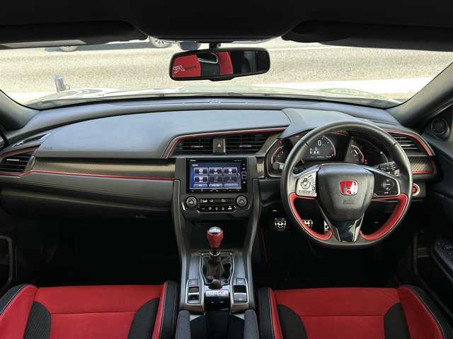 ホンダ シビック タイプR 埼玉県 2018(平30)年 7.4万km チャンピオンシップホワイト 外部検査済み/車検R9年3月まで/6MT／ターボ/純正ナビTV/CD/DVD/Bluetooth/バックカメラ/専用20インチアルミ/専用セミバケットシート/専用bremboキャリパー/専用センターマフラー/LEDヘッドライト/アイドリングストップ/クルーズコントロール/スリップコントロール/純正フロアマット/純正ドアバイザー/ディーラー点検記録簿/（H31/R2/R3/R4/R5/R6/R7）/新車保証書/取扱説明書