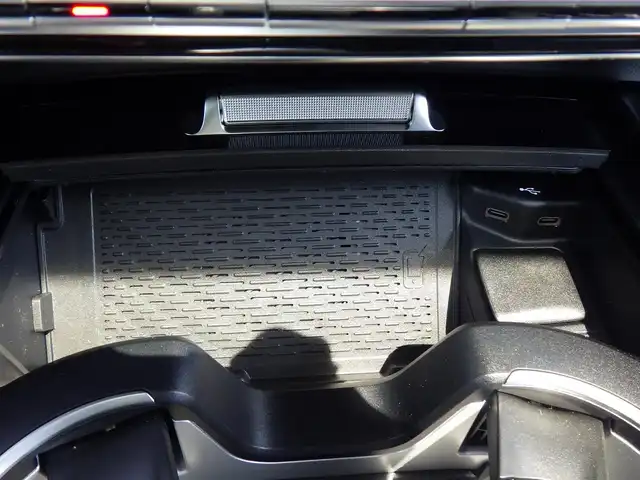 メルセデス・ベンツ ゲレンデヴァーゲン Ｇ４５０ｄ 千葉県 2025(令7)年 0.1万km未満 オブシディアンブラック AMGラインパッケージ/MANUFAKTURボディ同色スペアタイヤリング/MANUFAKTURロゴパッケージ/MANUFAKTURプログラム/アクティブブレーキアシスト/アクティブレーンキープアシスト/ブラインドスポットアシスト/アテンションアシスト/ディストロニック/パノラミックスライディングルーフ/ブラックレザーシート/前席パワーシート/エアシート/各席シートヒーター/ブルメスター/純正ナビ/地デジTV/【Bluetooth接続】/360°カメラ/革巻きステアリング/ステアリングスイッチ/ETC（2.0）/LEDヘッドライト/ウインカーミラー/パークトロニック/純正20インチアルミホイル/サイド/カーテン/ニーエアバッグ/キーレスゴー