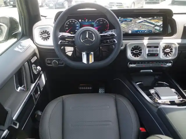 メルセデス・ベンツ ゲレンデヴァーゲン Ｇ４５０ｄ 千葉県 2025(令7)年 0.1万km未満 オブシディアンブラック AMGラインパッケージ/MANUFAKTURボディ同色スペアタイヤリング/MANUFAKTURロゴパッケージ/MANUFAKTURプログラム/アクティブブレーキアシスト/アクティブレーンキープアシスト/ブラインドスポットアシスト/アテンションアシスト/ディストロニック/パノラミックスライディングルーフ/ブラックレザーシート/前席パワーシート/エアシート/各席シートヒーター/ブルメスター/純正ナビ/地デジTV/【Bluetooth接続】/360°カメラ/革巻きステアリング/ステアリングスイッチ/ETC（2.0）/LEDヘッドライト/ウインカーミラー/パークトロニック/純正20インチアルミホイル/サイド/カーテン/ニーエアバッグ/キーレスゴー