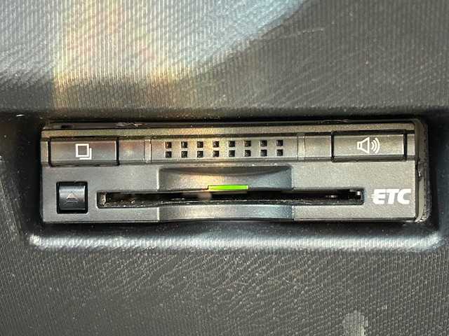 トヨタ アクア S 茨城県 2016(平28)年 2.5万km クールソーダメタリック 純正ＳＤナビ　/-FM/AM/CD/ＥＴＣ　/バックカメラ　/D席N席シートヒーター　/オートライト　/純正フロアマット　/パワーステアリング　/パワーウィンドウ　/ＡＢＳ　/横滑り防止装置　/盗難防止装置　/キセノンヘッドライト　/Ｗエアバッグ/プッシュスタート
