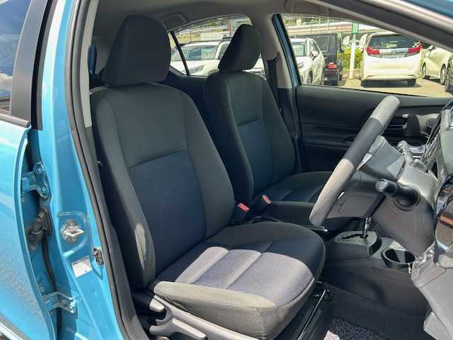 トヨタ アクア S 茨城県 2016(平28)年 2.5万km クールソーダメタリック 純正ＳＤナビ　/-FM/AM/CD/ＥＴＣ　/バックカメラ　/D席N席シートヒーター　/オートライト　/純正フロアマット　/パワーステアリング　/パワーウィンドウ　/ＡＢＳ　/横滑り防止装置　/盗難防止装置　/キセノンヘッドライト　/Ｗエアバッグ/プッシュスタート