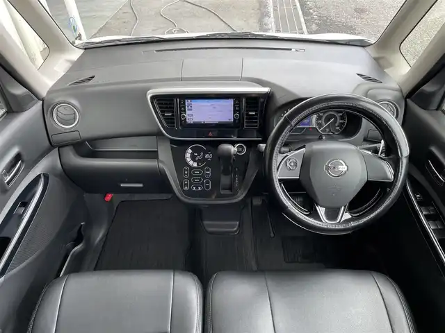 日産 デイズ ルークス HWS X Vセレクション 東京都 2018(平30)年 4.5万km ホワイトパール 純正メモリナビ＆地デジ/・BluetoothAudio/・CD/DVD/AM/FM/全周囲モニター/両側パワースライドドア　/ＬＥＤヘッドランプ /・オートハイービーム/アイドリングストップ /インテリジェントエマージェンシーブレーキ /・踏み間違い防止アシスト/・車線逸脱警報/・VDC/インテリジェントキー /プッシュエンジンスタート /リアサーキュレーター/リアサンシェード/純正15インチAW/純正フロアマット/保証書＆取説