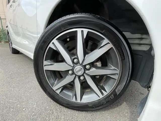 日産 デイズ ルークス HWS X Vセレクション 東京都 2018(平30)年 4.5万km ホワイトパール 純正メモリナビ＆地デジ/・BluetoothAudio/・CD/DVD/AM/FM/全周囲モニター/両側パワースライドドア　/ＬＥＤヘッドランプ /・オートハイービーム/アイドリングストップ /インテリジェントエマージェンシーブレーキ /・踏み間違い防止アシスト/・車線逸脱警報/・VDC/インテリジェントキー /プッシュエンジンスタート /リアサーキュレーター/リアサンシェード/純正15インチAW/純正フロアマット/保証書＆取説