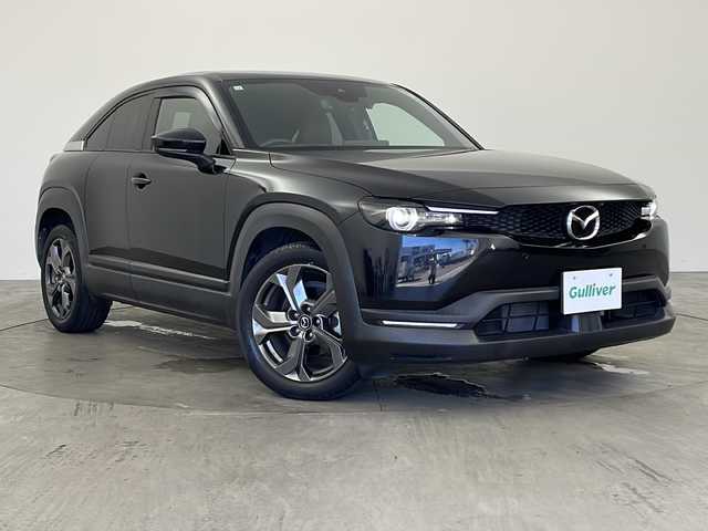 マツダ ＭＸ－３０ 兵庫県 2021(令3)年 3.5万km ジェットブラックマイカ ・ボーズサウンドシステム（ＡＵＤＩＯＰＩＬＯＴ２＋Ｃｅｎｔｅｒｐｏｉｎｔ２）＋１２スピーカー/・ベーシックＰＫＧ/・エクステリアＰＫＧ/・インテリアＰＫＧ（ブラウン内装）/・３６０°セーフティＰＫＧ/・ユーティリティＰＫＧ/・セーフティＰＫＧ/・運転席１０Ｗａｙパワーシート/・ドライビングポジションメモリー機能（シート位置／アクティブ・ドライビング・ディスプレイ／ドアミラー角度）/・アダプティブＬＥＤヘッドライト/・ヘッドランプユニット内シグネチャーＬＥＤランプ/・デイタイムランニングライト/・クルージング＆トラフィック・サポート/・i-ACTIVESENSE/・衝突軽減ブレーキ/・レーンキープアシストシステム/・ディスタンス＆スピードアラート/・スマートブレーキサポート/・ブラインドスポットモニター/・コーナーセンサー/・オートマチックハイビーム/・純正ナビ＆TV＆BT＆HDMI＆スマートフォン連携/・全方位カメラ/・ハーフレザーシート/・純正ビルトインETC/・純正18インチアルミホイール/・LEDライト/・前後ドライブレコーダー/・前席シートヒーター/・ステアリングヒーター/・スマートキー/・純正18インチAW