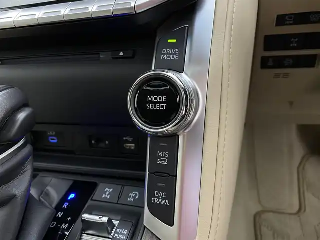 トヨタ ランドクルーザー ZX 宮城県 2024(令6)年 3万km ブラック ムーンルーフ　/リアエンターテイメントシステム　/マルチテレインモニター　/１２型コネクティッドナビPlus　/ベージュ革シート　/ＢＳＭ　/ＲＣＴＡ　/追従クルーズコントロール　/シートヒーター／ベンチレーション　/ステアリングヒーター/ＨＤＭＩ入力　/シーケンシャルターンランプ/プロジェクター式LEDヘッドランプ/パワーバックドア/マルチテレインセレクト/ビルトインETC(2.0)/ドライブレコーダー/純正20インチAW/セーフティセンス/禁煙車