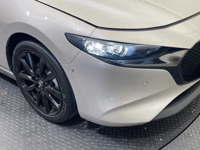 マツダ マツダ３ファストバック 15S ブラックトーンED 愛媛県 2022(令4)年 2.6万km プラチナクォーツメタリック ・８．８型ナビ/（フルセグ／Ｂｌｕｅｔｏｏｔｈ／ＣＤ／ＤＶＤ／ＵＳＢ／ＨＤＭＩ）/・全方位カメラ/・衝突軽減ブレーキ/・レーダークルーズコントロール/・前後コーナーセンサー/・オートマチックハイビーム/・LEDヘッドライト/・純正18インチアルミホイール/・スペアキー