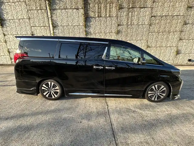 トヨタ アルファード S Cパッケージ 長崎県 2018(平30)年 8.4万km ブラック サンルーフ/社外11インチナビ/（CD/DVD/BT/フルセグ）/バックカメラ/モデリスタエアロ（F/R/R下）/モデリスタマフラーカッター/衝突軽減ブレーキ/レーンアシスト/コーナーセンサー/パワーバックドア/レーダークルーズ/両側パワースライドドア/シートヒーター/エアシート/パワーシート/社外レーダー/前後ドライブレコーダー/純正18インチAW/ETC/ローダウン
