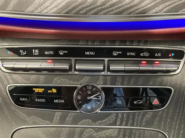 メルセデス・ベンツ ＣＬＳ２２０ｄ スポーツ エクスクルーシブPKG 熊本県 2019(令1)年 4.2万km ヒヤシンスレッド スライディングサンルーフ/フルレザーシート/純正ナビ/Bluetooth/USB/SD/AppleCarPlay/AndroidAuto/フルセグTV/純正19インチアルミホイール/Burmesterサウンドシステム/ETC/道路標識アシスト/アクティブブレーキアシスト/アテンションアシスト/レーンチェンジアシスト/ブラインドスポットモニター/インテリジェントライトシステム/アダプティブクルーズコントロール/前席パワーシート/全席シートヒーター/前席シートクーラー/純正パフュームアトマイザー/LEDヘッドライト/パワーバックドア