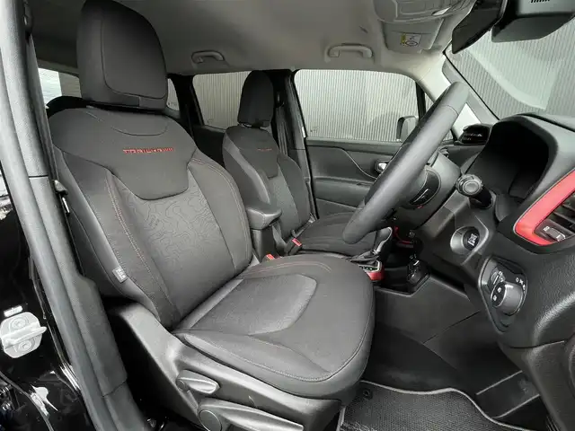 クライスラー・ジープ ジープ レネゲード トレイルホーク 4xe 長野県 2022(令4)年 4.6万km 黒 Ｕｃｏｎｎｅｃｔナビ/フルセグＴＶ/バックカメラ/クルーズコントロール/ブラインドスポット/レーンセンス/パークセンス/デジタルインナーミラー　/スマートキー/プッシュスタート/純正１７インチＡＷ/ドライブレコーダー/ETC/充電ケーブル