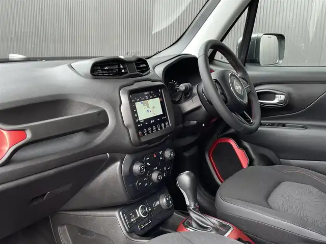 クライスラー・ジープ ジープ レネゲード トレイルホーク 4xe 長野県 2022(令4)年 4.6万km 黒 Ｕｃｏｎｎｅｃｔナビ/フルセグＴＶ/バックカメラ/クルーズコントロール/ブラインドスポット/レーンセンス/パークセンス/デジタルインナーミラー　/スマートキー/プッシュスタート/純正１７インチＡＷ/ドライブレコーダー/ETC/充電ケーブル