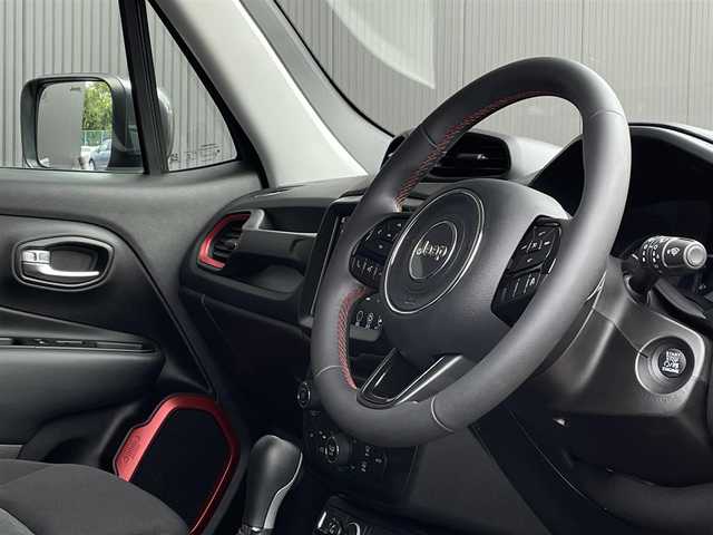 クライスラー・ジープ ジープ レネゲード トレイルホーク 4xe 長野県 2022(令4)年 4.6万km 黒 Ｕｃｏｎｎｅｃｔナビ/フルセグＴＶ/バックカメラ/クルーズコントロール/ブラインドスポット/レーンセンス/パークセンス/デジタルインナーミラー　/スマートキー/プッシュスタート/純正１７インチＡＷ/ドライブレコーダー/ETC/充電ケーブル