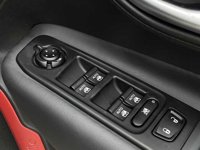 クライスラー・ジープ ジープ レネゲード トレイルホーク 4xe 長野県 2022(令4)年 4.6万km 黒 Ｕｃｏｎｎｅｃｔナビ/フルセグＴＶ/バックカメラ/クルーズコントロール/ブラインドスポット/レーンセンス/パークセンス/デジタルインナーミラー　/スマートキー/プッシュスタート/純正１７インチＡＷ/ドライブレコーダー/ETC/充電ケーブル