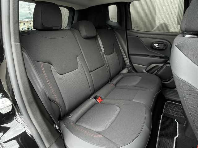 クライスラー・ジープ ジープ レネゲード トレイルホーク 4xe 長野県 2022(令4)年 4.6万km 黒 Ｕｃｏｎｎｅｃｔナビ/フルセグＴＶ/バックカメラ/クルーズコントロール/ブラインドスポット/レーンセンス/パークセンス/デジタルインナーミラー　/スマートキー/プッシュスタート/純正１７インチＡＷ/ドライブレコーダー/ETC/充電ケーブル