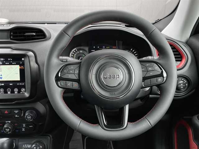 クライスラー・ジープ ジープ レネゲード トレイルホーク 4xe 長野県 2022(令4)年 4.6万km 黒 Ｕｃｏｎｎｅｃｔナビ/フルセグＴＶ/バックカメラ/クルーズコントロール/ブラインドスポット/レーンセンス/パークセンス/デジタルインナーミラー　/スマートキー/プッシュスタート/純正１７インチＡＷ/ドライブレコーダー/ETC/充電ケーブル