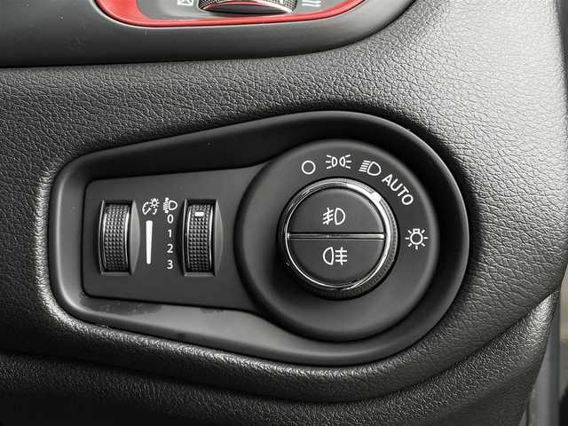 クライスラー・ジープ ジープ レネゲード トレイルホーク 4xe 長野県 2022(令4)年 4.6万km 黒 Ｕｃｏｎｎｅｃｔナビ/フルセグＴＶ/バックカメラ/クルーズコントロール/ブラインドスポット/レーンセンス/パークセンス/デジタルインナーミラー　/スマートキー/プッシュスタート/純正１７インチＡＷ/ドライブレコーダー/ETC/充電ケーブル