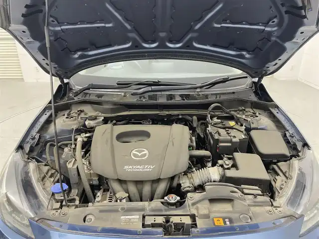 マツダ デミオ 15Sミストマルーン 茨城県 2018(平30)年 1.7万km エターナルブルーマイカ マツダ純正メモリナビ/・全方位カメラ/・Bluetooth/FM/AM/CD/AUX/DVD/・フルセグテレビ/・USB入力端子×２/BSM/前後コーナーセンサー/レーンキープアシスト/衝突被害軽減ブレーキ/カーテンエアバッグ/LEDヘッドライト/横滑り防止機能/MTモード付AT/純正フロアマット/純正アルミホイール/スマートキー/アイドリングストップ/盗難防止機能/ABS