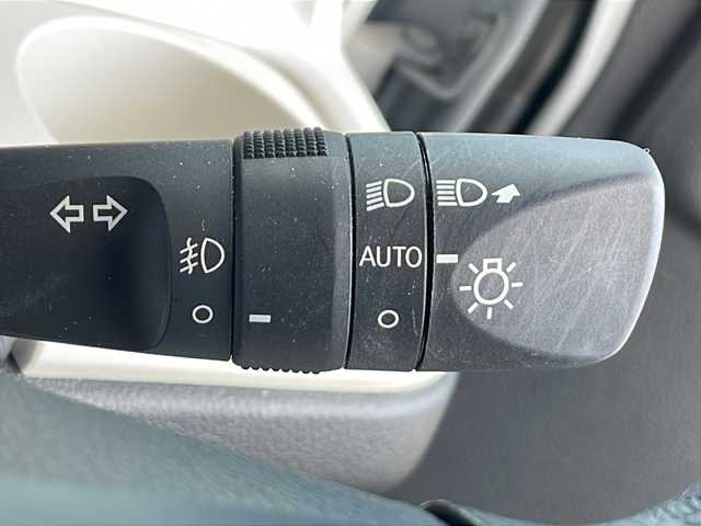 ダイハツ ムーヴ キャンバス ストライプス G 愛知県 2023(令5)年 1.8万km シャイニングホワイトパール/スムーズグレーマイカメタリック 禁煙車/AM/FM/CD/DVD/USB/純正ナビ/フルセグTV/アラウンドビュー/衝突軽減ブレーキ/前後コーナーセンサー/両側パワースライドドア/前席シートヒーター/ホットカップホルダー/アイドリングストップ/ETC/サイドエアバッグ/電子パーキング/盗難防止/純正フロアマット/プッシュスタート/電動格納ミラー/スマートキー