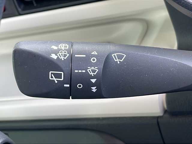 ダイハツ ムーヴ キャンバス ストライプス G 愛知県 2023(令5)年 1.8万km シャイニングホワイトパール/スムーズグレーマイカメタリック 禁煙車/AM/FM/CD/DVD/USB/純正ナビ/フルセグTV/アラウンドビュー/衝突軽減ブレーキ/前後コーナーセンサー/両側パワースライドドア/前席シートヒーター/ホットカップホルダー/アイドリングストップ/ETC/サイドエアバッグ/電子パーキング/盗難防止/純正フロアマット/プッシュスタート/電動格納ミラー/スマートキー