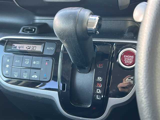 ホンダ Ｎ ＢＯＸ カスタム G SSパッケージ 千葉県 2015(平27)年 14.2万km プレミアムホワイトパール ワンオーナー/純正メモリナビ（VXM-１５５VSi)/ワンセグテレビ/DVD/CD/Bluetooth/バックカメラ/CTBA（シティブレーキアクティブシステム）/ステアリングスイッチ/キセノンヘッドライト/フォグランプ/両側パワースライドドア/純正フロアマット/ホイール/ドアバイザー/ウィンカーミラー