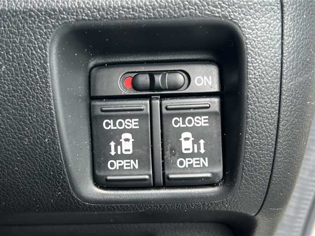 ホンダ Ｎ ＢＯＸ カスタム G SSパッケージ 千葉県 2015(平27)年 14.2万km プレミアムホワイトパール ワンオーナー/純正メモリナビ（VXM-１５５VSi)/ワンセグテレビ/DVD/CD/Bluetooth/バックカメラ/CTBA（シティブレーキアクティブシステム）/ステアリングスイッチ/キセノンヘッドライト/フォグランプ/両側パワースライドドア/純正フロアマット/ホイール/ドアバイザー/ウィンカーミラー