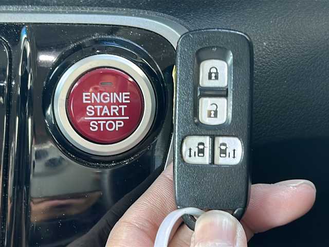 ホンダ Ｎ ＢＯＸ カスタム G SSパッケージ 千葉県 2015(平27)年 14.2万km プレミアムホワイトパール ワンオーナー/純正メモリナビ（VXM-１５５VSi)/ワンセグテレビ/DVD/CD/Bluetooth/バックカメラ/CTBA（シティブレーキアクティブシステム）/ステアリングスイッチ/キセノンヘッドライト/フォグランプ/両側パワースライドドア/純正フロアマット/ホイール/ドアバイザー/ウィンカーミラー