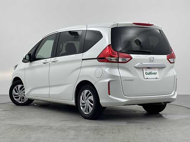 ホンダ フリード G ホンダセンシング 愛知県 2021(令3)年 5万km プラチナホワイトパール 純正ナビ【VXM-214VFi】/バックカメラ/フルセグTV・Bluetooth・CD・DVD・USB/ETC/両側パワースライドドア/ホンダセンシング/衝突軽減ブレーキ/誤発進抑制/後方誤発進抑制/歩行者事故低減ステアリング/先行車発進告知/標識認識/路外逸脱抑制/アダプティブクルーズコントロール/車線維持支援システム/アイドリングストップ/ヒルスタートアシスト/横滑り防止/ハロゲンヘッド/オートライト/純正フロアマット/プッシュスタート/スマートキー/スペアキー1本/保証書/取扱説明書・ナビ説明書