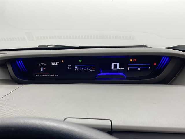 ホンダ フリード G ホンダセンシング 愛知県 2021(令3)年 5万km プラチナホワイトパール 純正ナビ【VXM-214VFi】/バックカメラ/フルセグTV・Bluetooth・CD・DVD・USB/ETC/両側パワースライドドア/ホンダセンシング/衝突軽減ブレーキ/誤発進抑制/後方誤発進抑制/歩行者事故低減ステアリング/先行車発進告知/標識認識/路外逸脱抑制/アダプティブクルーズコントロール/車線維持支援システム/アイドリングストップ/ヒルスタートアシスト/横滑り防止/ハロゲンヘッド/オートライト/純正フロアマット/プッシュスタート/スマートキー/スペアキー1本/保証書/取扱説明書・ナビ説明書