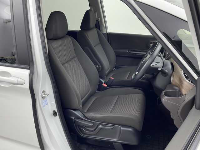 ホンダ フリード G ホンダセンシング 愛知県 2021(令3)年 5万km プラチナホワイトパール 純正ナビ【VXM-214VFi】/バックカメラ/フルセグTV・Bluetooth・CD・DVD・USB/ETC/両側パワースライドドア/ホンダセンシング/衝突軽減ブレーキ/誤発進抑制/後方誤発進抑制/歩行者事故低減ステアリング/先行車発進告知/標識認識/路外逸脱抑制/アダプティブクルーズコントロール/車線維持支援システム/アイドリングストップ/ヒルスタートアシスト/横滑り防止/ハロゲンヘッド/オートライト/純正フロアマット/プッシュスタート/スマートキー/スペアキー1本/保証書/取扱説明書・ナビ説明書