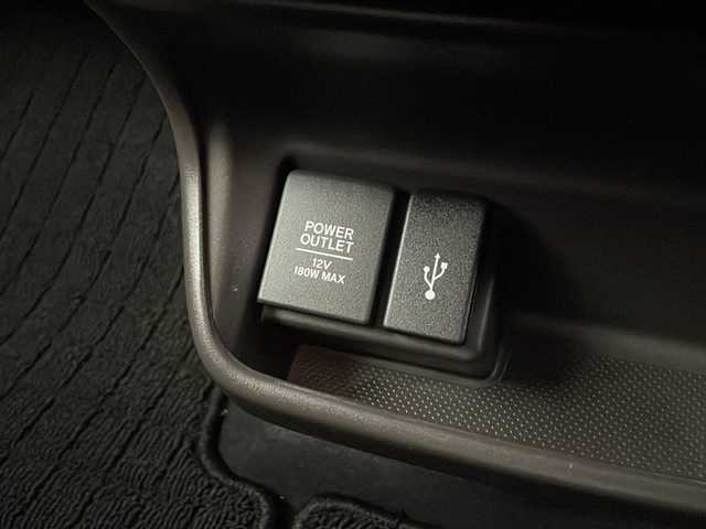 ホンダ フリード G ホンダセンシング 愛知県 2021(令3)年 5万km プラチナホワイトパール 純正ナビ【VXM-214VFi】/バックカメラ/フルセグTV・Bluetooth・CD・DVD・USB/ETC/両側パワースライドドア/ホンダセンシング/衝突軽減ブレーキ/誤発進抑制/後方誤発進抑制/歩行者事故低減ステアリング/先行車発進告知/標識認識/路外逸脱抑制/アダプティブクルーズコントロール/車線維持支援システム/アイドリングストップ/ヒルスタートアシスト/横滑り防止/ハロゲンヘッド/オートライト/純正フロアマット/プッシュスタート/スマートキー/スペアキー1本/保証書/取扱説明書・ナビ説明書