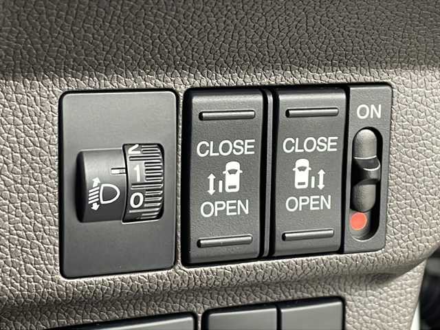 ホンダ フリード G ホンダセンシング 愛知県 2021(令3)年 5万km プラチナホワイトパール 純正ナビ【VXM-214VFi】/バックカメラ/フルセグTV・Bluetooth・CD・DVD・USB/ETC/両側パワースライドドア/ホンダセンシング/衝突軽減ブレーキ/誤発進抑制/後方誤発進抑制/歩行者事故低減ステアリング/先行車発進告知/標識認識/路外逸脱抑制/アダプティブクルーズコントロール/車線維持支援システム/アイドリングストップ/ヒルスタートアシスト/横滑り防止/ハロゲンヘッド/オートライト/純正フロアマット/プッシュスタート/スマートキー/スペアキー1本/保証書/取扱説明書・ナビ説明書