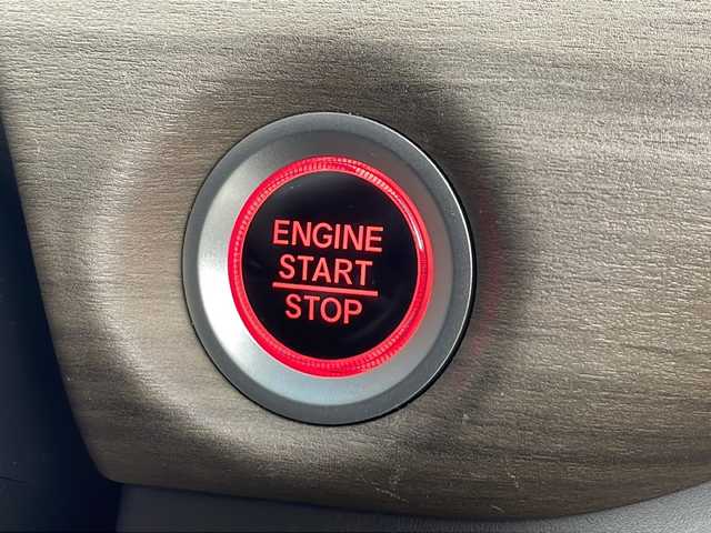 ホンダ フリード G ホンダセンシング 愛知県 2021(令3)年 5万km プラチナホワイトパール 純正ナビ【VXM-214VFi】/バックカメラ/フルセグTV・Bluetooth・CD・DVD・USB/ETC/両側パワースライドドア/ホンダセンシング/衝突軽減ブレーキ/誤発進抑制/後方誤発進抑制/歩行者事故低減ステアリング/先行車発進告知/標識認識/路外逸脱抑制/アダプティブクルーズコントロール/車線維持支援システム/アイドリングストップ/ヒルスタートアシスト/横滑り防止/ハロゲンヘッド/オートライト/純正フロアマット/プッシュスタート/スマートキー/スペアキー1本/保証書/取扱説明書・ナビ説明書