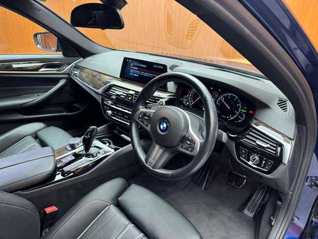 ＢＭＷ ５２３ｄ Mスポーツ 千葉県 2017(平29)年 4.6万km 紺Ｍ ハイラインパッケージ　/ACC　/黒革シート　/HUD　/ナビ　/TV　/360°Bluetooth接続　/シートヒーター　/電動シート　/電動トランク　/LEDヘッドライト　/ソフトクローズドア　/ドライビングアシストプラス　/パーキングアシストプラス
