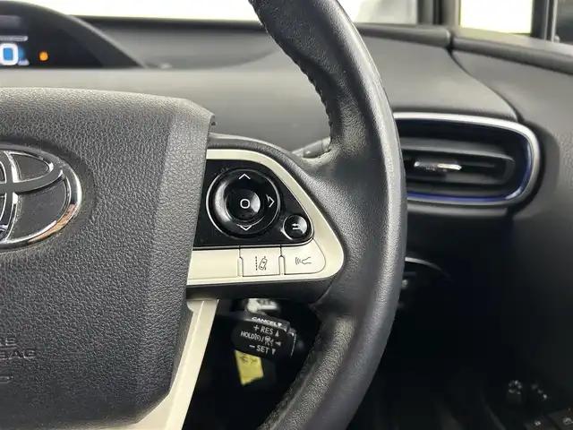 トヨタ プリウス A プレミアム　ツーリングセレ 千葉県 2016(平28)年 4.1万km スティールブロンドM 禁煙車/純正9インチナビ/・DSZT-YC4T/・CD/DVD/BT/フルセグ/バックカメラ/レーダークルーズコントロール/LDA（レーンディパーチャーアラート）/PCS（プリクラッシュセーフティ）/BSM（ブラインドスポットモニター）/レザーシート/前席シートヒーター/D席パワーシート/ヘッドアップディスプレイ/ビルトインETC2.0/スマートキー/スペアキー/コーナーセンサー/純正17インチアルミホイール