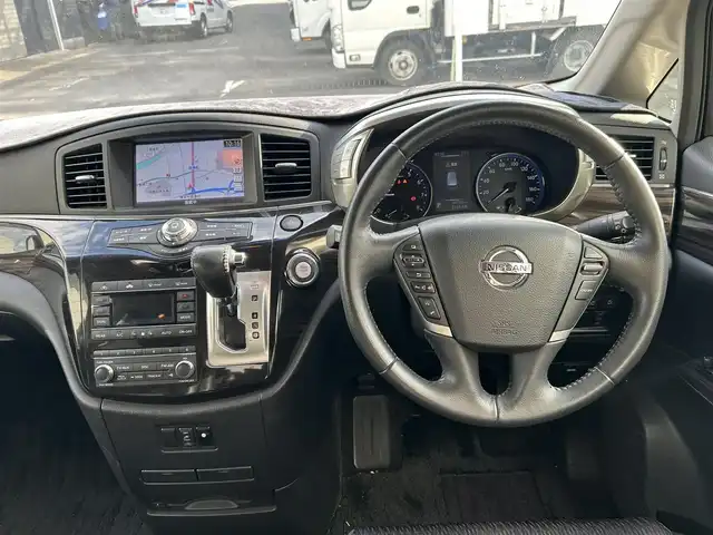 日産 エルグランド 250ハイウェイスターS 長崎県 2016(平28)年 9.7万km ブリリアントホワイトパール NISMOエアロ（F/S/R下）/純正ナビ/（CD/DVD/BT/フルセグ）/フリップダウンモニター/全方位カメラ/コーナーセンサー/クルーズコントロール/ETC/両側パワースライドドア/ハーフレザーシート/オートライト/NISMO18インチAW