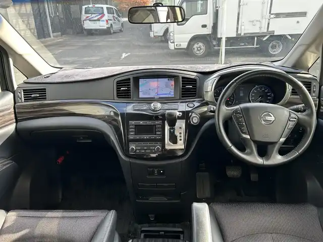 日産 エルグランド 250ハイウェイスターS 長崎県 2016(平28)年 9.7万km ブリリアントホワイトパール NISMOエアロ（F/S/R下）/純正ナビ/（CD/DVD/BT/フルセグ）/フリップダウンモニター/全方位カメラ/コーナーセンサー/クルーズコントロール/ETC/両側パワースライドドア/ハーフレザーシート/オートライト/NISMO18インチAW