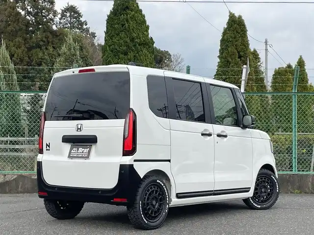 ホンダ Ｎ ＢＯＸ 千葉県 2025(令7)年 0.1万km未満 プラチナホワイトパール AIS検査済み/ＤＡＭＤフェイスチェンジキット　（社外）/ＴＯＹＯオープンカントリーＲ／Ｔ新品タイヤ（社外）/マッドヴァンスＸ１５インチＡＷ（社外）/マッドブラック塗装　/ホンダセンシング　/両側パワスラ　/コーナーセンサー　/前席シートヒーター/社外パーツ取付有