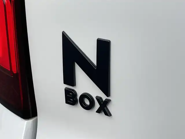 ホンダ Ｎ ＢＯＸ 千葉県 2025(令7)年 0.1万km未満 プラチナホワイトパール AIS検査済み/ＤＡＭＤフェイスチェンジキット　（社外）/ＴＯＹＯオープンカントリーＲ／Ｔ新品タイヤ（社外）/マッドヴァンスＸ１５インチＡＷ（社外）/マッドブラック塗装　/ホンダセンシング　/両側パワスラ　/コーナーセンサー　/前席シートヒーター/社外パーツ取付有