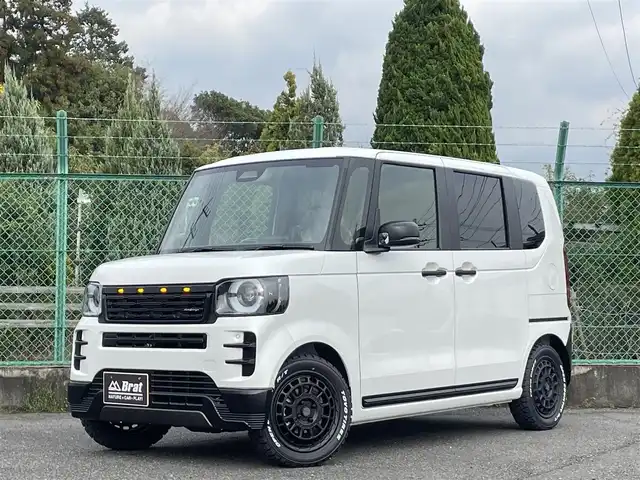 ホンダ Ｎ ＢＯＸ 千葉県 2025(令7)年 0.1万km未満 プラチナホワイトパール AIS検査済み/ＤＡＭＤフェイスチェンジキット　（社外）/ＴＯＹＯオープンカントリーＲ／Ｔ新品タイヤ（社外）/マッドヴァンスＸ１５インチＡＷ（社外）/マッドブラック塗装　/ホンダセンシング　/両側パワスラ　/コーナーセンサー　/前席シートヒーター/社外パーツ取付有