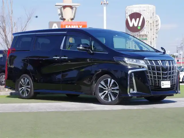 トヨタ アルファード S Cパッケージ 千葉県 2020(令2)年 5.7万km ブラック Toyota Safety Sense/・プリクラッシュセーフティ/・レーンディパーチャーアラート/・オートハイビーム/・レーダークルーズコントロール/ツインムーンルーフ/パワーバックドア/両側パワースライドドア/10インチ純正SDナビ/地デジTV/【DVD/CD再生機能　Bluetooth接続】/バックカメラ/フリップダウンモニター（V12T-R68C）/助手席/後席オットマン/ETC（2.0）/LEDヘッドライト/フォグライト/ウインカーミラー/コンビハンドル/ステアリングスイッチ/クリアランスソナー/純正18インチアルミホイル/サイド/カーテンエアバッグ/スマートキー