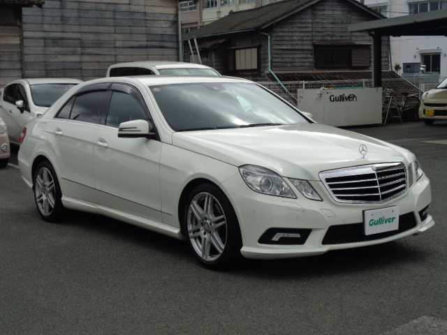 メルセデス・ベンツ Ｅ３５０ アバンギャルド 鹿児島県 2010(平22)年 12.5万km カルサイトホワイト 左ハンドル/純正ナビ　フルセグ　バックカメラ/　Bluetooth/ブラックレザーシートホワイトスティッチ/クルーズコントロール/パドルシフト/ETC/新車保証書　取説有り/AMG18インチアルミ/シートヒーター