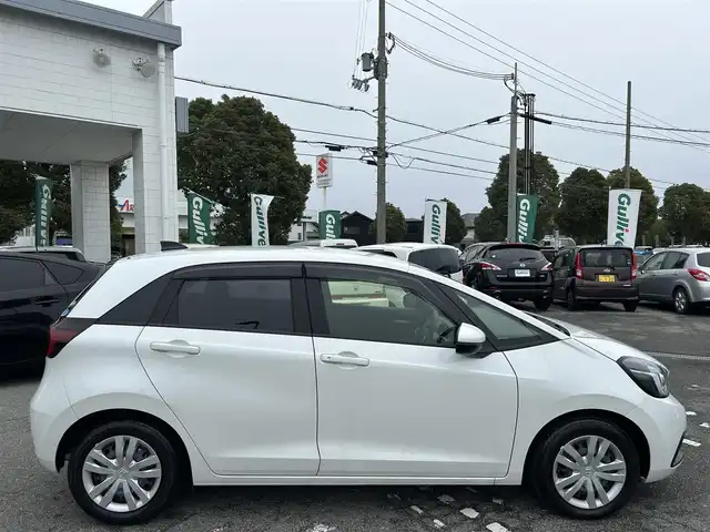 ホンダ フィット e:HEVベーシック 兵庫県 2020(令2)年 0.9万km プラチナホワイトパール 保証書・記録簿・取説・有/純正メモリーナビ・フルセグ・BT・CD・DVD・FM・AM/バックカメラ/ETC/前後ドライブレコーダー/追尾機能付きクルーズコントロール/車線逸脱防止支援システム/衝突被害軽減ブレーキ/コーナーセンサー/ブレーキホールド/電動パーキングブレーキ/オートハイビーム/プッシュスタート/スマートキー×1/純正ドアバイザー/純正フロアマット