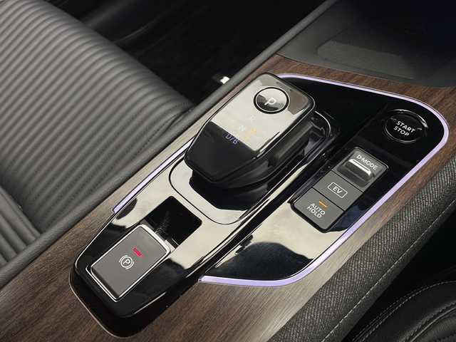 日産 オーラ G レザーエディション 宮崎県 2022(令4)年 4.4万km ミッドナイトブラック/サンライズカッパー 禁煙車/エマージェンシーブレーキ/純正9型ディスプレイオーディオナビTV/（高解像度モニター/Bluetooth/USB/HDMI/フルセグTV)/純正BOSEサウンドシステム/純正ドライブレコーダー/純正ビルトイン2.0ETC/純正LEDオートライト/純正LEDフォグ/純正17インチアルミ/純正フロアマット/黒本革シート/プロパイロット/アラウンドビューモニター/クリアランスソナー/ブラインドスポットモニター/スマートルームミラー/電子パーキング/オートホールド/オートエアコン/本革巻ハンドル/インテリジェントキー/プッシュエンジンスタート/スペアキー/新車時保証書/取扱い説明書