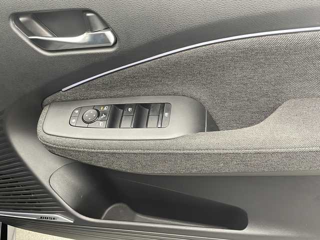 日産 オーラ G レザーエディション 宮崎県 2022(令4)年 4.4万km ミッドナイトブラック/サンライズカッパー 禁煙車/エマージェンシーブレーキ/純正9型ディスプレイオーディオナビTV/（高解像度モニター/Bluetooth/USB/HDMI/フルセグTV)/純正BOSEサウンドシステム/純正ドライブレコーダー/純正ビルトイン2.0ETC/純正LEDオートライト/純正LEDフォグ/純正17インチアルミ/純正フロアマット/黒本革シート/プロパイロット/アラウンドビューモニター/クリアランスソナー/ブラインドスポットモニター/スマートルームミラー/電子パーキング/オートホールド/オートエアコン/本革巻ハンドル/インテリジェントキー/プッシュエンジンスタート/スペアキー/新車時保証書/取扱い説明書