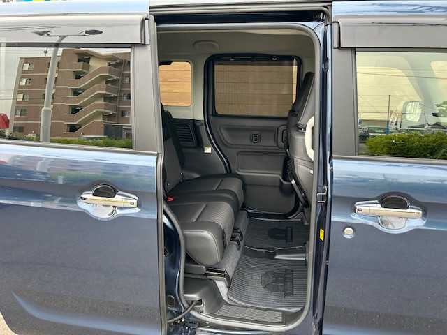 スズキ スペーシア カスタム HYBRID XS ターボ 静岡県 2023(令5)年 1.2万km インディゴブルーメタリック/ブラック ８インチナビ　フルセグＴＶ　ＤＶＤ再生　Ｂｌｕｅｔｏｏｔｈ　ＵＳＢ接続　全方位カメラ　連動前後ドライブレコーダー　ワンタッチ両側パワースライドドア　サーキュレーター　後席専用テーブル　後席両側ロールサンシェード　ＬＥＤライト　レーダークルーズ　ＬＫＡ　ＨＵＤ