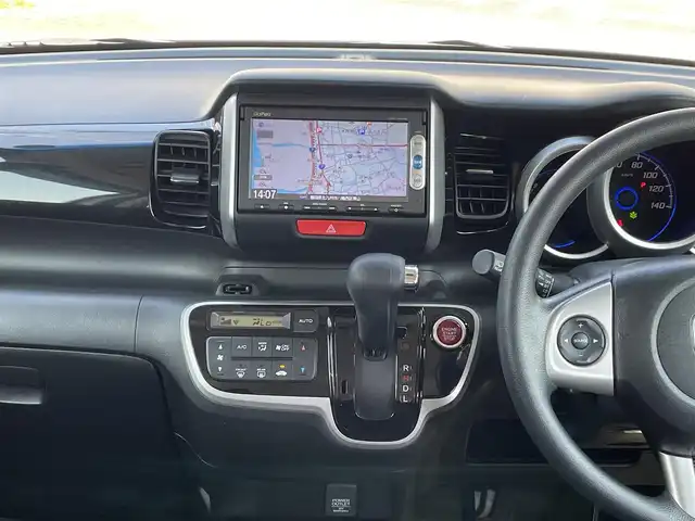 ホンダ Ｎ ＢＯＸ カスタム SSパッケージ 福岡県 2014(平26)年 7.7万km プレミアムホワイトパール (株)IDOMが運営する【じしゃロン八幡西店】の自社ローン専用車両になります。こちらは現金またはオートローンご利用時の価格です。自社ローンご希望の方は別途その旨お申付け下さい/衝突軽減システム/スマートキー /ナビ/ワンセグ/Bluetooth/バックカメラ/HID/オートライト