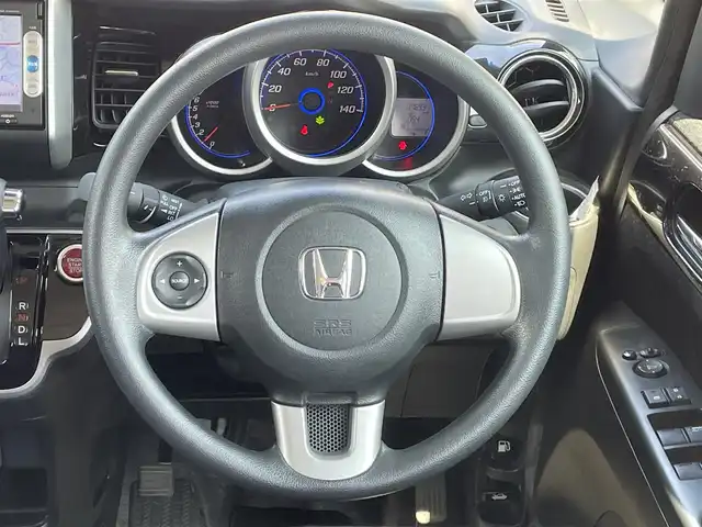 ホンダ Ｎ ＢＯＸ カスタム SSパッケージ 福岡県 2014(平26)年 7.7万km プレミアムホワイトパール (株)IDOMが運営する【じしゃロン八幡西店】の自社ローン専用車両になります。こちらは現金またはオートローンご利用時の価格です。自社ローンご希望の方は別途その旨お申付け下さい/衝突軽減システム/スマートキー /ナビ/ワンセグ/Bluetooth/バックカメラ/HID/オートライト